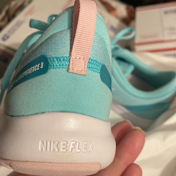 NIKE youth 5 womens 7 7 1/2 shoes sneakers - Picture 2 of 7